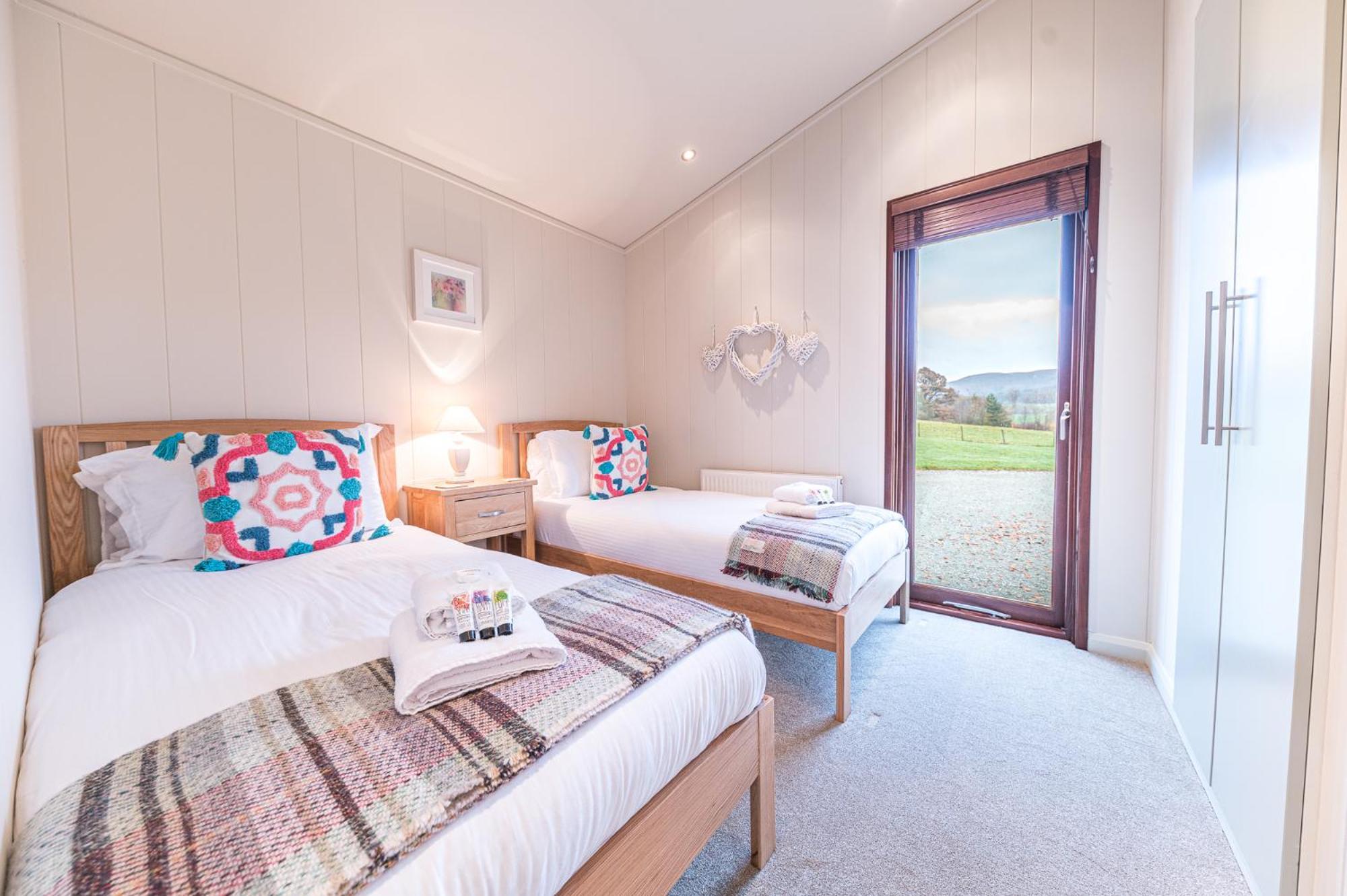 Family Friendly, Lovely Lakeland Lodge With Private Parking And A Patio Hawkshead Bagian luar foto